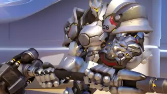 Este devastador martillo real de Overwatch es el accesorio que todo fan desearía poseer