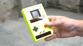 ¿Una portátil que nunca se queda sin pilas? Crean una Game Boy que genera energía con cada pulsación