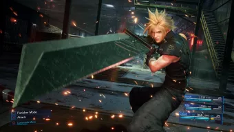 La espada de Cloud se convierte en un mando y un fan la usa para jugar Final Fantasy VII Remake