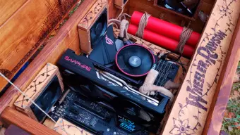 Alucina con esta torre de PC inspirada en Red Dead Redemption 2 hecha de madera