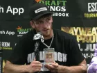 Logan Paul lleva una carta de Pokémon a su pelea contra Floyd Mayweather y  "ahora vale una fortuna"