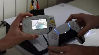 ¿Por qué jugar a la PS5 en pantallas Ultra HD cuando puedes usar la de Game Boy Advance?