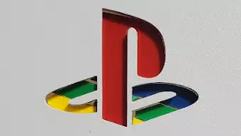 PS5 con un toque de color: un jugador personaliza su consola con el logo original de PlayStation