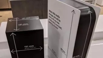 ¡No lleves tu PS5 o Xbox Series X a Ikea! Con sus réplicas de cartón puedes comprobar si caben en sus muebles