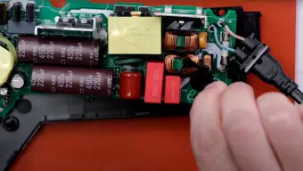 ¿Tu PS5 hace un ruido eléctrico extraño? Alguien encontró el origen y logró repararlo
