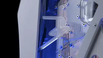 Un modder diseña una PS5 futurista con refrigeración líquida y te enseñamos el proceso en vídeo