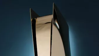 Seguro que no has pensado en una PS5 hecha de latón, pero este fan la ha creado y se ve muy bonita