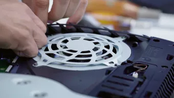 El nuevo modelo de PS5 no tiene peor refrigeración ni rendimiento que el original, afirma Digital Foundry