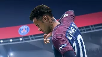 Equipo de FIFA echa un vistazo a PES cada año