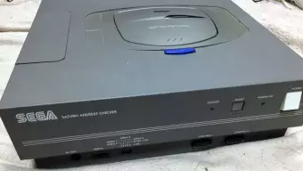 Enseñan más de 25 años después un kit de desarrollo de SEGA Saturn con un enorme y llamativo diseño
