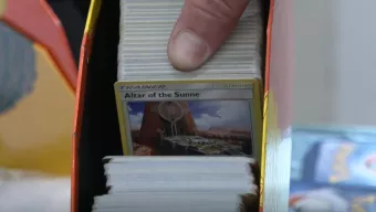 Regala cientos de cartas Pokémon para luchar contra la especulación y la locura por conseguirlas