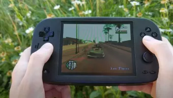 ¿Una PS2 portátil? No es una fantasía: este modder lo ha hecho con impresoras 3D y joysticks de Switch