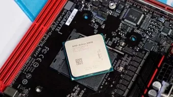 Descubren una forma de overclockear al Athlon 200 GE de AMD