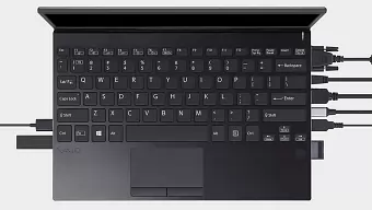 Este Vaio es compacto, pero tiene sitio para toda clase de puertos