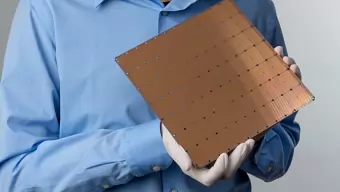 El primer chip del billón de transistores es más grande que una tortita