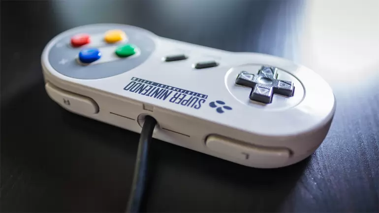 Imagen: Flickr; Ian Dick. // El controlador de SNES es la base sobre la que se han construido el resto de mandos actuales. Imagen: Flickr; Ian Dick. // El controlador de SNES es la base sobre la que se han construido el resto de mandos actuales.
