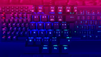 Nuestros teclados favoritos para jugar este 2020 por menos de 100 euros