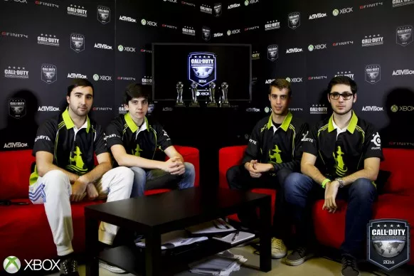 Wizards posando tras saber que serían los que representarían a España en el COD Championship 2014