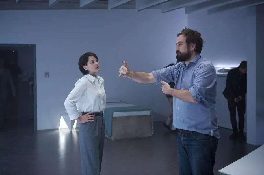 Justin Kurzel y Marion Cotillard, director y actriz, compartiendo ideas de la película.