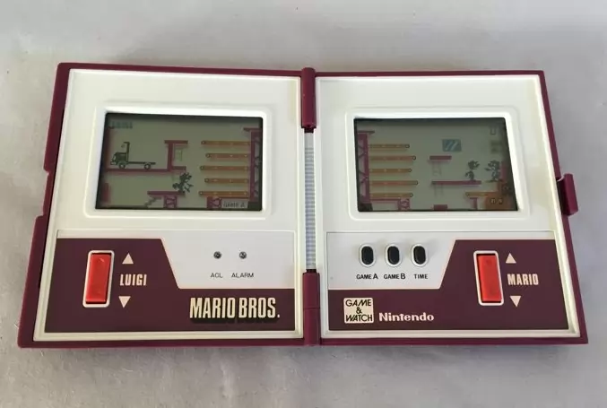 Las máquinas Game & Watch suponían una forma de aprovechar tecnología barata para crear algo completamente novedoso. Era el pensamiento lateral aplicado por Yokoi.
