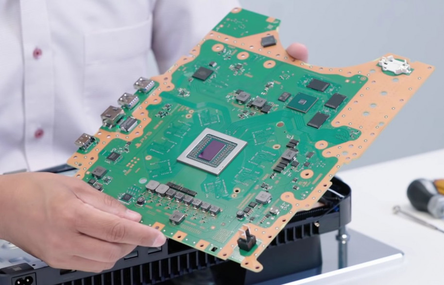 Desmontando PS5: metal líquido, refrigeración, disco SSD y otros secretos del interior de PlayStation 5