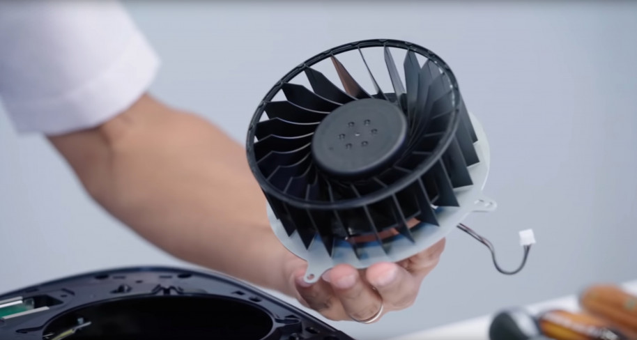 Desmontando PS5: metal líquido, refrigeración, disco SSD y otros secretos del interior de PlayStation 5