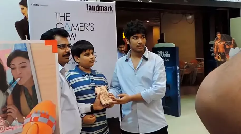 Noche de Lanzamiento de PS4 en India. Imagen: TecheFuture, vía YouTube.