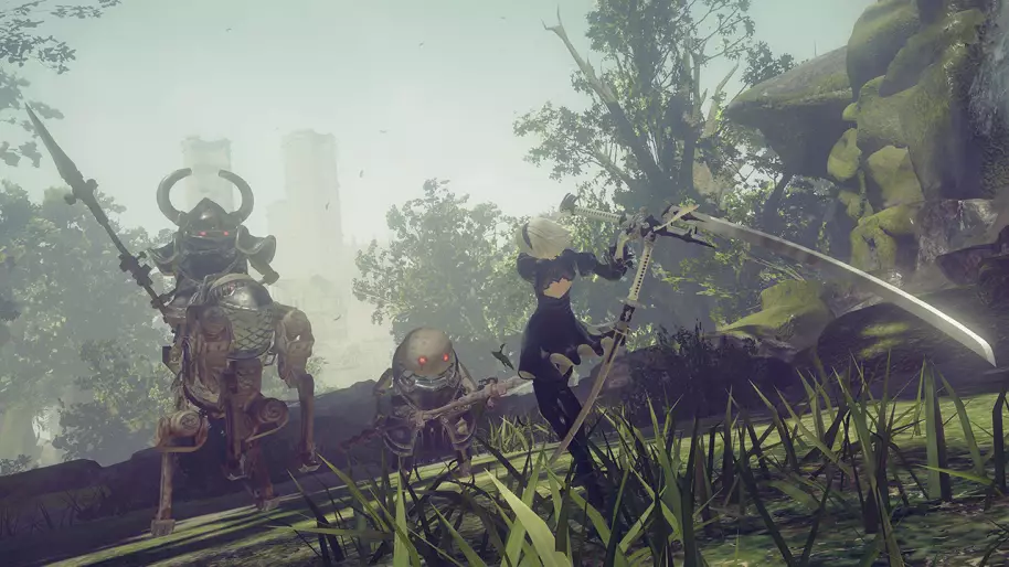 El combate de NieR Autómata tiene elementos típicos del RPG aún con su ritmo rápido y formato H&S