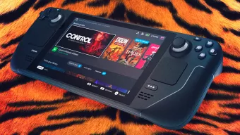 ¡Ya tenemos Steam Deck y es una bestia! ¿Cómo es la experiencia de tenerla en las manos? Te lo contamos todo