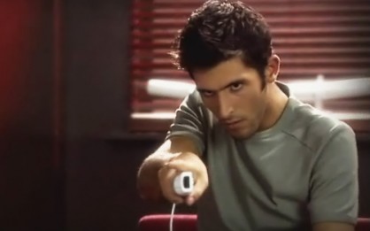¿Podía soñar el aficionado a los videojuegos con algo como Wiimote hace sólo unos años? Sin la consola de Nintendo nos habríamos perdido algo tan impagable como la sensación de disparar en un shooter empleando el mando de Wii a modo de arma.