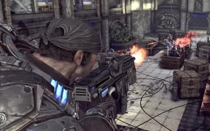 El multijugador de la saga Gears of War se ve ensombrecido por lo que vulgarmente se conoce como “la ventaja del host”. Un desagradable elemento que hace que, en ocasiones, parezca que las balas del que crea la partida van más rápido que las de sus rivales.