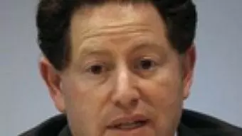 El ex vicepresidente de Bungie reta a Bobby Kotick