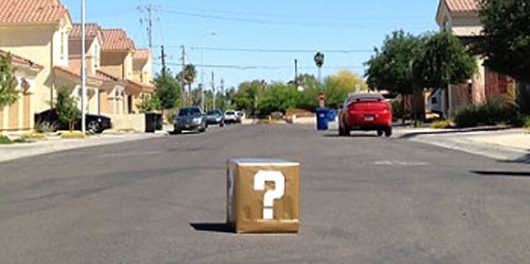 Una inofensiva caja en plena calle, y decorada como las de Super-Mario, obliga a evacuar a 50 personas en Arizona Una inofensiva caja en plena calle, y decorada como las de Super-Mario, obliga a evacuar a 50 personas en Arizona