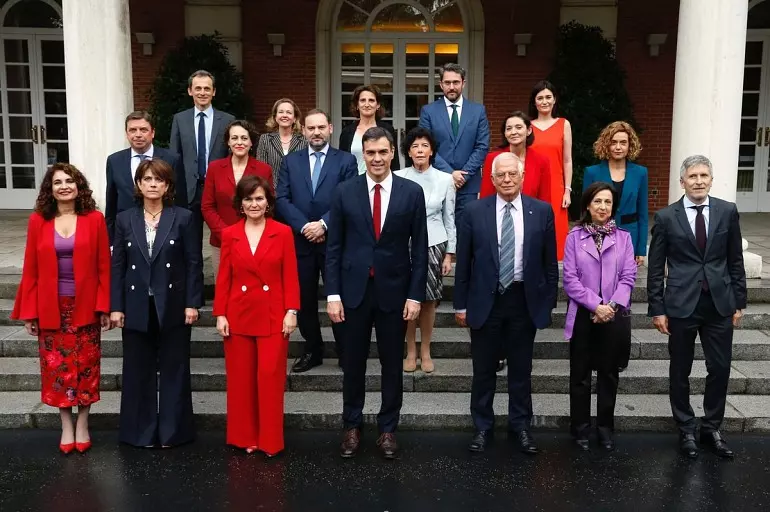 Gabinete de Ministros del recién presentado nuevo gobierno de España del Partido Socialista Obrero Español (PSOE), presidido por Pedro Sánchez. Gabinete de Ministros del recién presentado nuevo gobierno de España del Partido Socialista Obrero Español (PSOE), presidido por Pedro Sánchez.