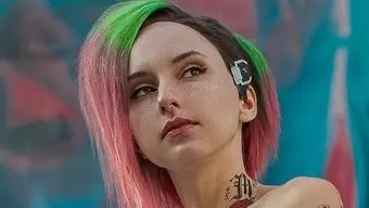 Esta cosplayer de Cyberpunk 2077 se transforma en Judy: solo le falta pasear por Night City