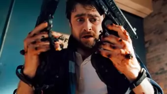 ¡El tráiler de Guns Akimbo es pura adrenalina! Una loca película de acción al estilo battle royale