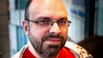 El antiguo creativo tras Bulletstorm cree que Microsoft tuvo una gran idea al "acelerar" la muerte del formato caja